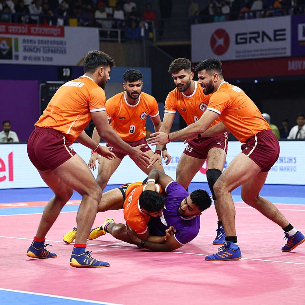 পাওয়ান সেহরাওয়াত স্টার্টিং সেভেনে নেই: ভারত-ইরান ফাইনালের আগে যে প্রশ্নগুলো কেউ করছে না